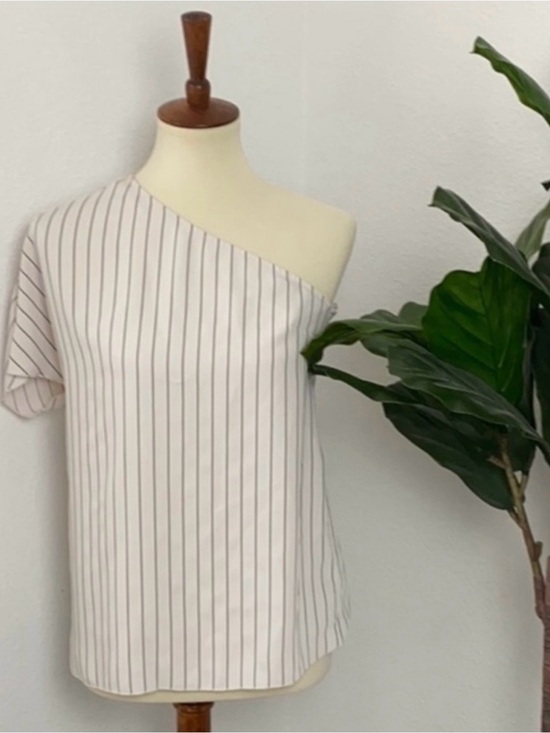 Aritzia Tops - Aritzia Babaton Blouse